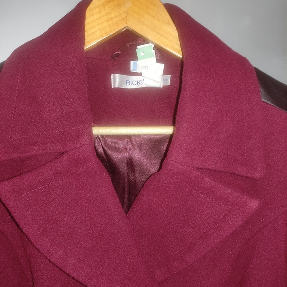 Wine/burgundy pea coat with leather details - Picture 3 of 5